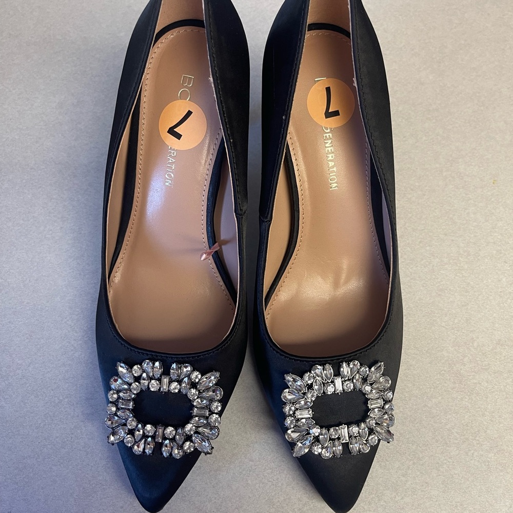 BCBGeneration pumps size 7